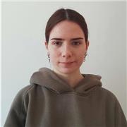 Estudiante de diseño gráfico con destacada aptitud para las lenguas ofrece clases de repaso/ayuda para hacer tareas en Maresme y alrededores